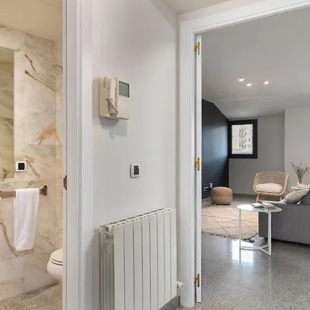 Apartament Flateli Placa Catalunya 10 *